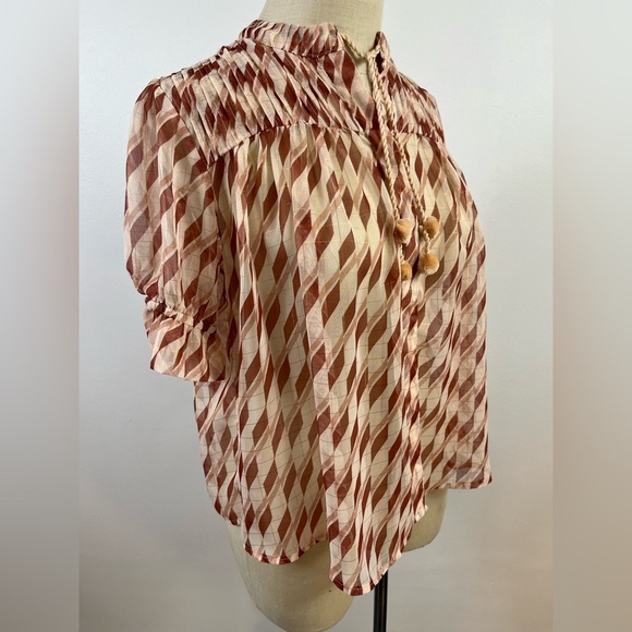 Elizabeth Cosby Women's Sheer Cream Geometric Print Blouse, size XSmall - Picture 2 of 13